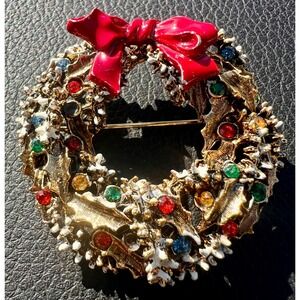Vintage Christmas Tree Pin -‎ ART BRAND RED BOWED Rhinestone Enamel WREATH